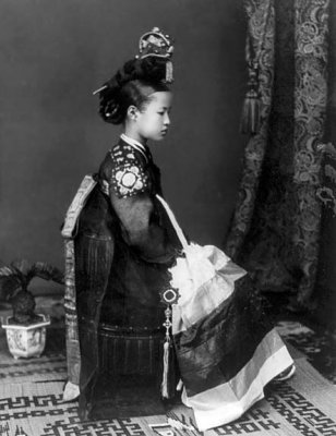 c. 1910 - A kisaeng girl