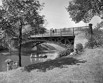 1905 - The bridge, Lincoln Park