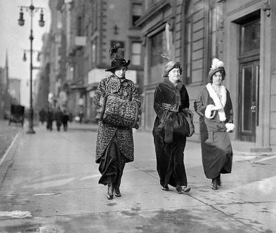 1913 - High fashion on Fifth