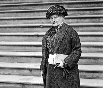 1915 - Labor activist Mother Jones, New York City Hall