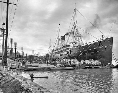 1903 - High water at the levee