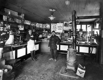 1922 - Store with a stove