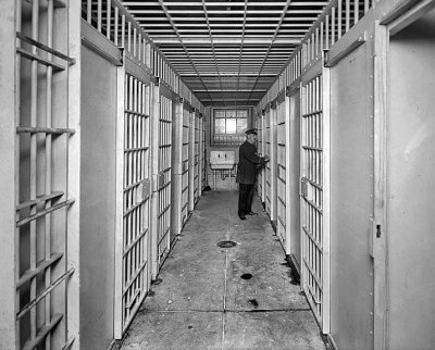 c. 1908 - Cells in the new Tenderloin police station