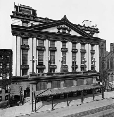 1909 - Manhattan Opera House
