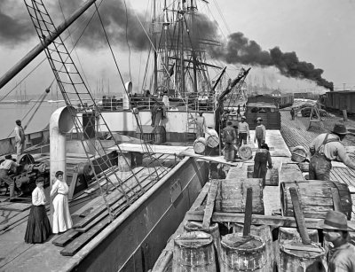 1906 - Steamer loading resin