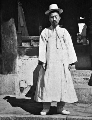 1905 - Scholar at Yi kings tomb
