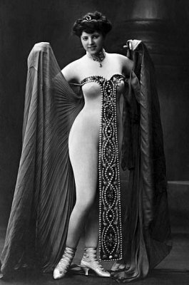 1910 - Sexy in acalzamaglia