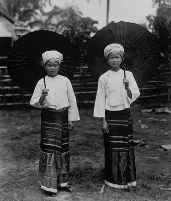 1900 - Lahu young ladies in full dress