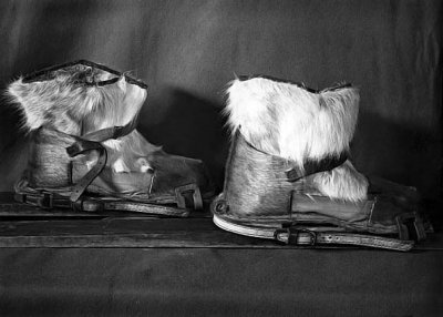 Boots made of reindeer fur adapted for skis