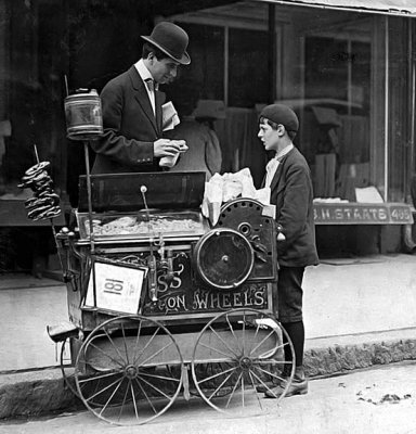 May 21, 1910 - Peanut vendor
