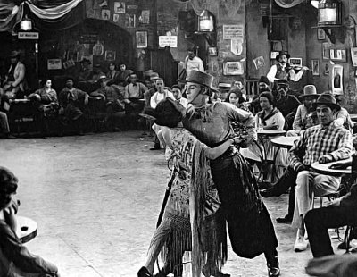 1921 - Rudolph Valentino dancing the tango