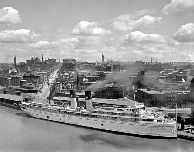 1905 - Steamer at Long Wharf