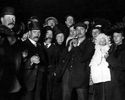 29 April 1912 - Relatives waiting for survivors