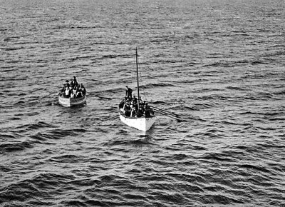 Lifeboats approaching the Carpathia