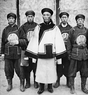 c. 1900 - Qing dynasty officer and soldiers