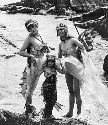 1918 - Annette Kellerman (left) in Queen of the Sea