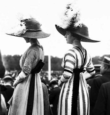 1911 - At the races