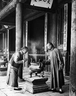 1907 - An offering to the Gods