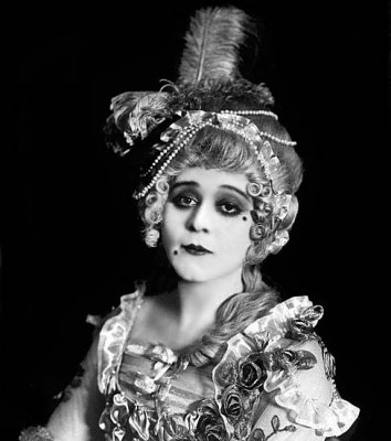 1917 - Theda Bara as Madame du Barry