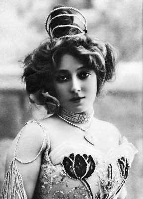 1900 - Anna Held
