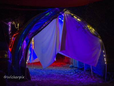 YOUTopia O 214w.JPG