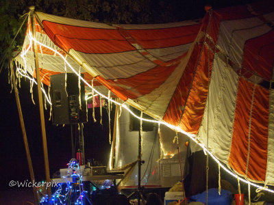 YOUTopia O 215w.JPG
