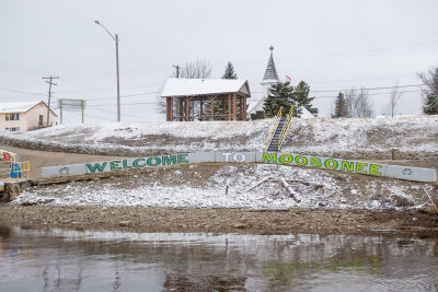Welcome to Moosonee sign at public docks