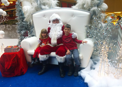 Anthonin & Aurliane avec le Pre Noel.