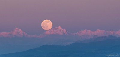 Lever de pleine lune sur la Jungfrau