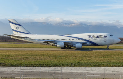 Boeing 747-458