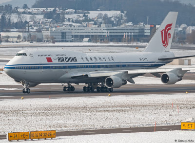 Boeing 747-4J6