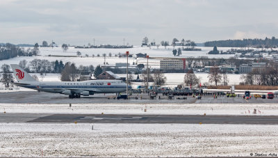 Boeing 747-4J6