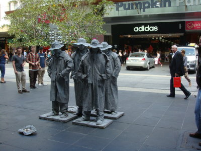 Living Statue1.JPG