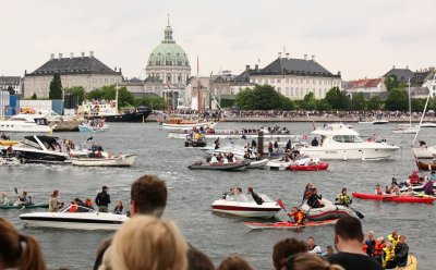 Crowds on the water