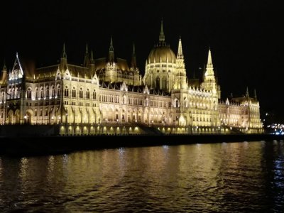 Parliament bldg Budapest.JPG