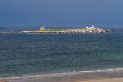 Inner Farne and the lighthouse view from Bamburgh castle 1094.jpg