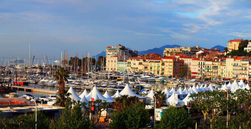 Cannes_harbor_pano2b2.jpg