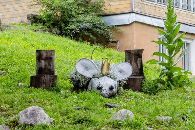 A mouse greets visitors.