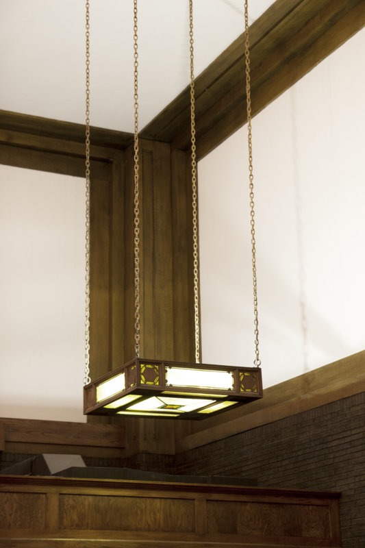 Suspended stained glass lamp