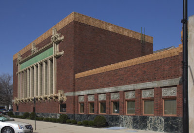 Side façade from low rear end
