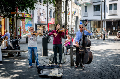 Antwerpen_musicians playing at the square