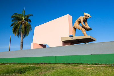 Monumento-aos-garimpeiros-Boa-Vista-RR-120212-8030.jpg