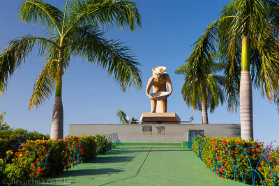 Monumento-aos-garimpeiros-Boa-Vista-RR-120212-8044.jpg