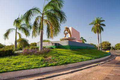 Monumento-aos-garimpeiros-Boa-Vista-RR-120212-8050.jpg