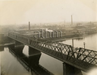 the B&L bridge from the down river side