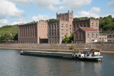 Fabrik bei Namen