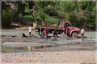 Getting building materials from the Ahansel River