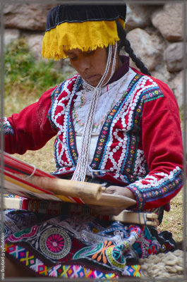 Weaving a wool blanket