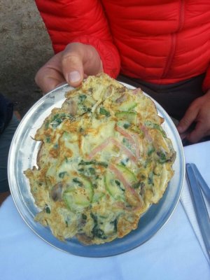 Scrambled eggs with hams, vegetables - porters carried fresh eggs?