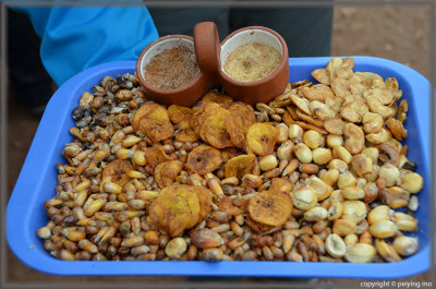 Fried corns are a common snack, in salad or with Pisco Sour